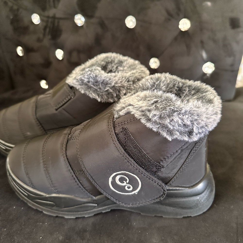 Cozy Black Kids Shoes with Faux Fur Lining